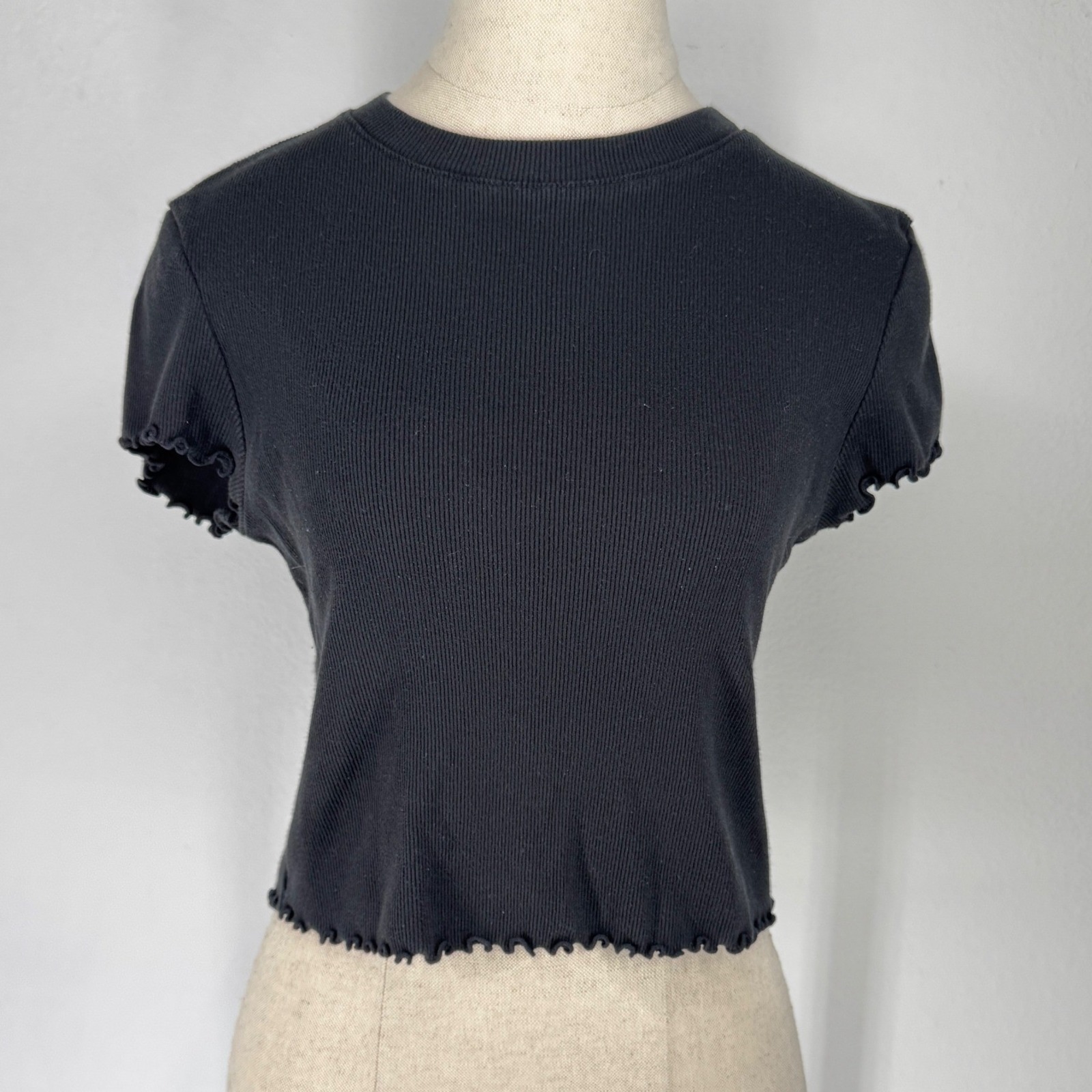 Forever 21 Womens Black Ribbed Lettuce Edge Crop Baby Tee Shirt Large Y2k Grunge
